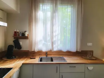 Cuisine ou kitchenette dans l'établissement Maison plain-pied avec jardin
