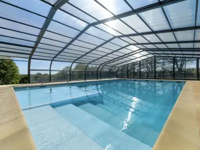 Piscine de l'établissement Mobil Home Confort avec Terrasse à Commequiers - API-1-52-1360 ou située à proximité