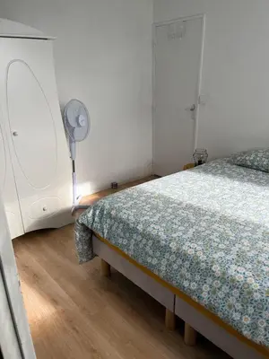 Un ou plusieurs lits dans un hébergement de l'établissement Bright apartment