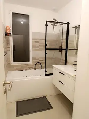 Salle de bains dans l'établissement Maison et studio 12 personnes 12 kilomètres du parc du puy du f