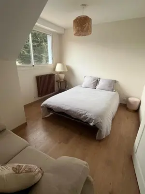 Un ou plusieurs lits dans un hébergement de l'établissement Grande maison 8-10 P avec balcon vue mer