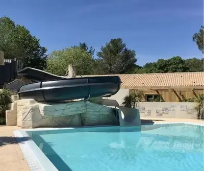 Piscine de l'établissement Chalet Ptit Kabana 2 ou située à proximité