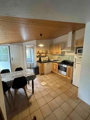 Cuisine ou kitchenette dans l'établissement Maison calme et agréable proche de la mer