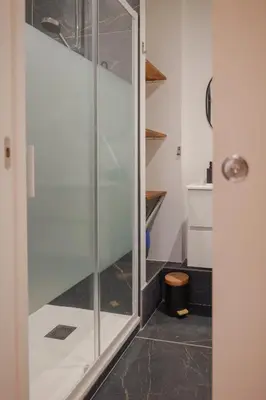 Salle de bains dans l'établissement charmant studio avec terrasse exterieure - coeur de ville