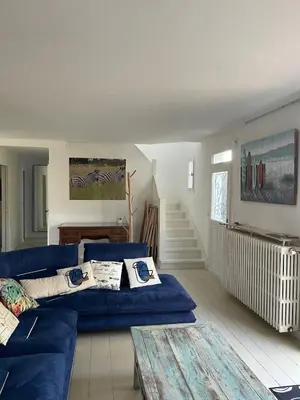 Coin salon dans l'établissement Maison 16 couchages, 10 min de la plage