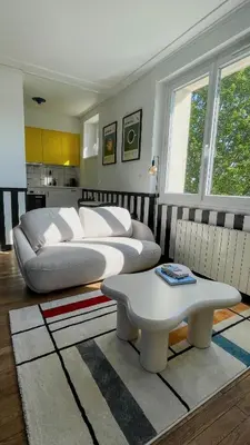 Coin salon dans l'établissement Le Mondrian - Vue sur Erdre - Proche Gare-Tram