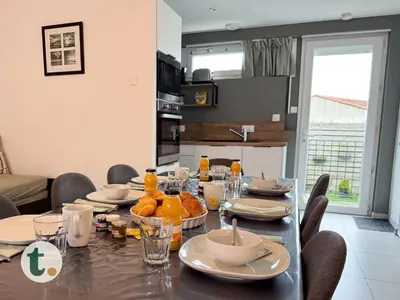 Cuisine ou kitchenette dans l'établissement Tranquiloue - Maison calme - 15min du Puy du Fou