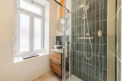 Salle de bains dans l'établissement Le Bosquet - spacieux et moderne 10p - proche gare