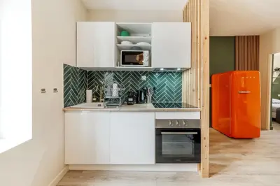 Cuisine ou kitchenette dans l'établissement Le Bosquet - spacieux et moderne 10p - proche gare