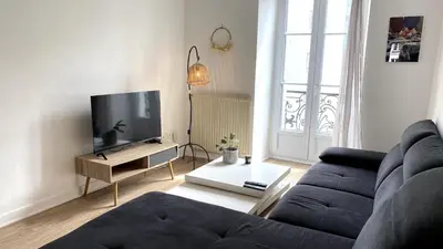 Télévision ou salle de divertissement dans l'établissement T2 Île de Nantes proche CHU avec Parking