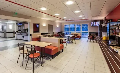 Restaurant ou autre lieu de restauration dans l'établissement Ace Hôtel Angers