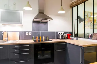 Cuisine ou kitchenette dans l'établissement Unsejouranantes - Gîte Lamoricière