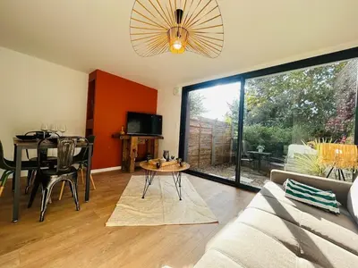 Coin salon dans l'établissement Casa Belfort T2 avec Jardin