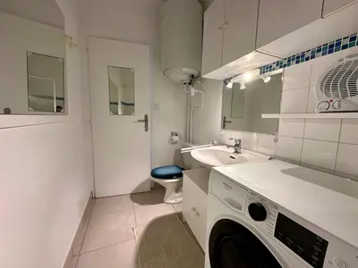Salle de bains dans l'établissement Grand studio à deux pas de la plage