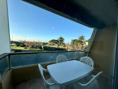 Balcon ou terrasse dans l'établissement Grand studio à deux pas de la plage