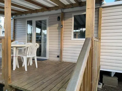 Balcon ou terrasse dans l'établissement Séjour famille en Vendée - Mobil home 4 personnes avec terrasse & piscines