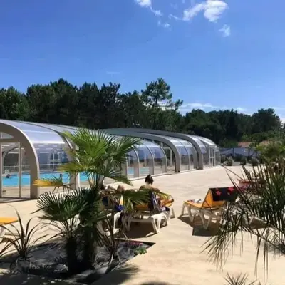 Séjour famille en Vendée - Mobil home 4 personnes avec terrasse & piscines
