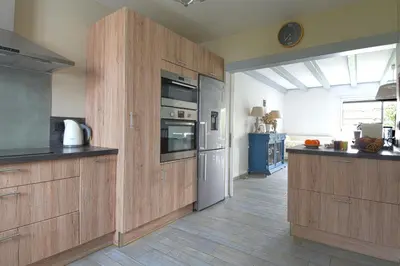 Cuisine ou kitchenette dans l'établissement Maison conviviale pour 8 avec jardin à Noirmoutier