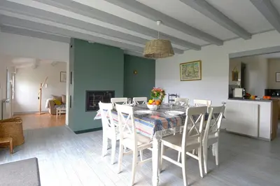 Cuisine ou kitchenette dans l'établissement Maison conviviale pour 8 avec jardin à Noirmoutier