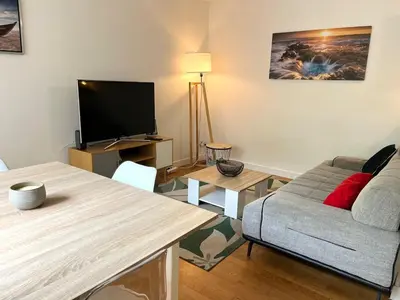 Télévision ou salle de divertissement dans l'établissement T3 4pers Quartier Michelet et Facultés avec Parking