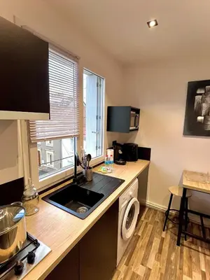 Cuisine ou kitchenette dans l'établissement Le Moderne - Saint-Nazaire