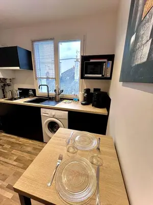 Cuisine ou kitchenette dans l'établissement Le Moderne - Saint-Nazaire