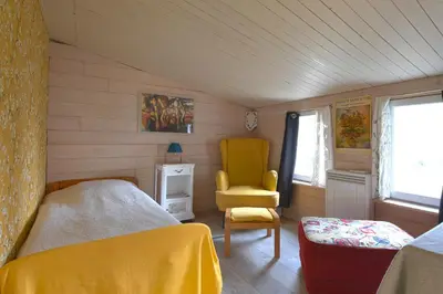 Coin salon dans l'établissement 500 m de la mer, jardin, 6 adultes 1 enfant