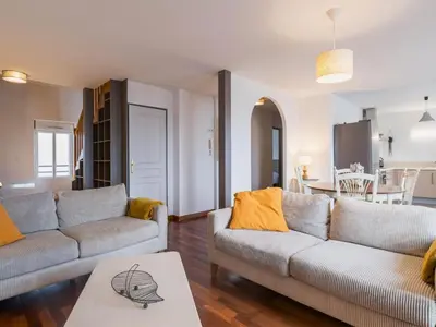 Coin salon dans l'établissement Duplex calme proche plage, parking sécurisé, petit animal accepté - FR-1-306-1322