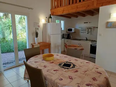 Cuisine ou kitchenette dans l'établissement Maison conviviale près plage et forêt, parking - FR-1-540-328