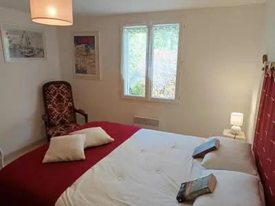 Un ou plusieurs lits dans un hébergement de l'établissement Maison conviviale près plage et forêt, parking - FR-1-540-328