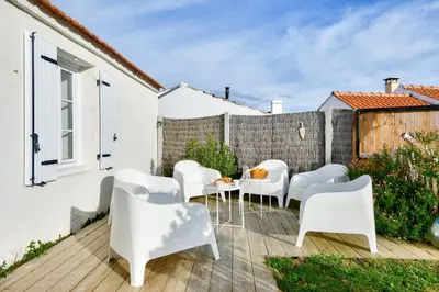 Terrasse ou espace extérieur de l'établissement Charmante maison avec jardin à 100 m de la plage