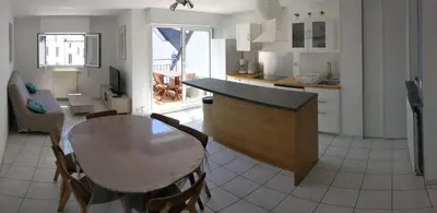 Cuisine ou kitchenette dans l'établissement Vue Mer avec plage à 20m Saint-Marc-sur-Mer