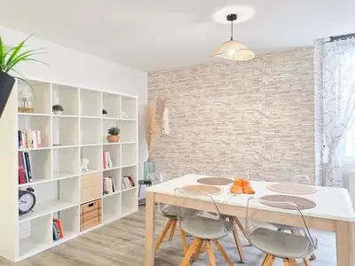 Bibliothèque dans l'appartement