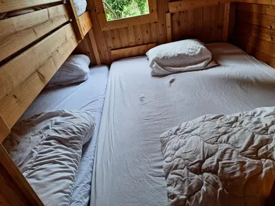 Un ou plusieurs lits dans un hébergement de l'établissement Ecolodge au jardins de Koantiz