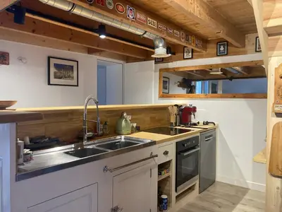 Cuisine ou kitchenette dans l'établissement Atelier l'Hirondelle climatisé