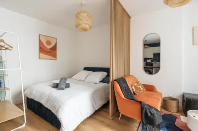 Un ou plusieurs lits dans un hébergement de l'établissement Studio paisible au coeur de Nantes