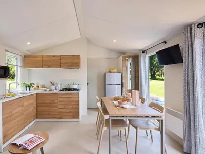 Cuisine ou kitchenette dans l'établissement Mobilehome Evasion 46