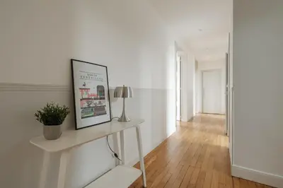 Télévision ou salle de divertissement dans l'établissement Appartement Spacieux et Lumineux en Centre-Ville