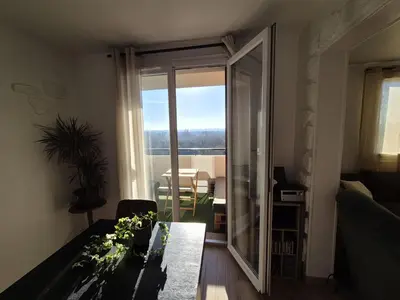 Plan de l'établissement Appartement lumineux avec balcons et tram au pied