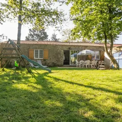 Gîte confortable avec jardin et piscine commune - FR-1-306-1325
