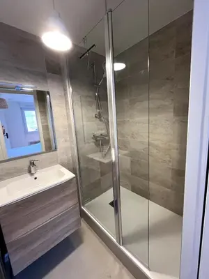 Salle de bains dans l'établissement T2 au calme proche Mellinet avec Parking et Balcon