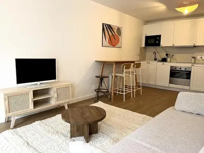 Cuisine ou kitchenette dans l'établissement T2 au calme proche Mellinet avec Parking et Balcon