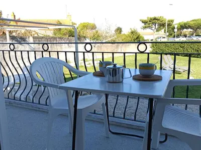 Balcon ou terrasse dans l'établissement Maison de vacances à La Barre de Monts - Animaux admis, parking privatif - 6 pers. - FR-1-540-329
