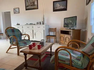 Télévision ou salle de divertissement dans l'établissement NO100-006 Mais 3 pièces - 4 couchages NOIRMOUTIER EN L'ILE