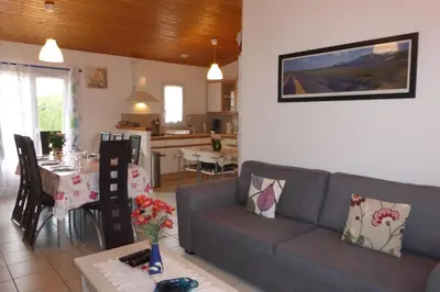 Coin salon dans l'établissement SG000-C19 Mais 4 pièces 6 couchages GIVRAND