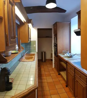 Cuisine ou kitchenette dans l'établissement Le Logis du Vignoble