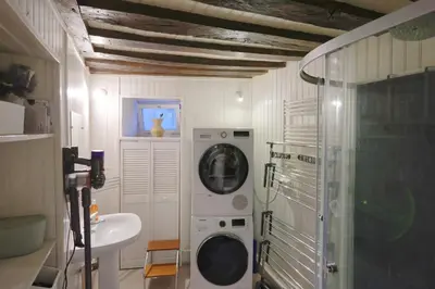 Salle de bains dans l'établissement Cœur Historique et Paisible - Hôtel de Ville