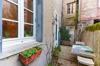 Jardin de l'établissement Cœur Historique et Paisible - Hôtel de Ville