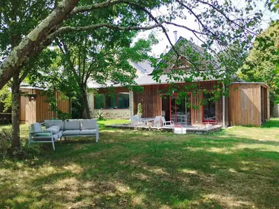 Jardin de l'établissement Maison chaleureuse et nature