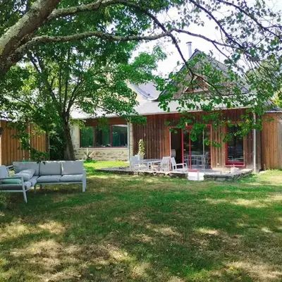 Maison chaleureuse et nature